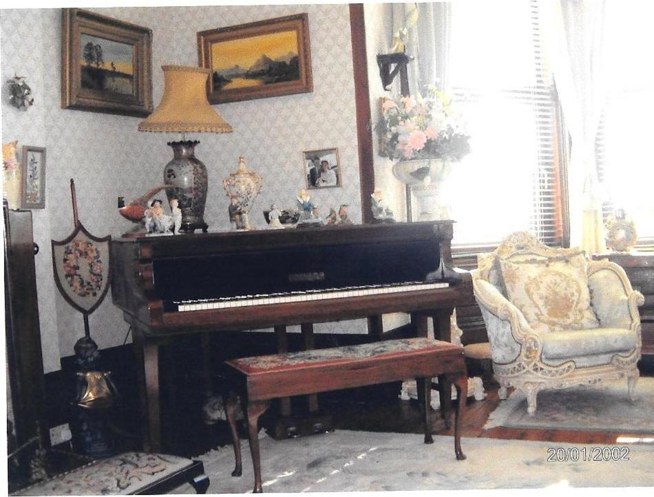 Manor House B And B Ларн Екстериор снимка