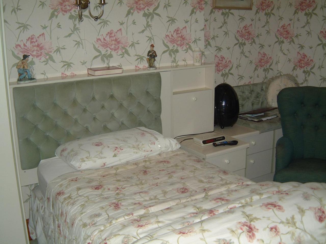 Manor House B And B Ларн Екстериор снимка