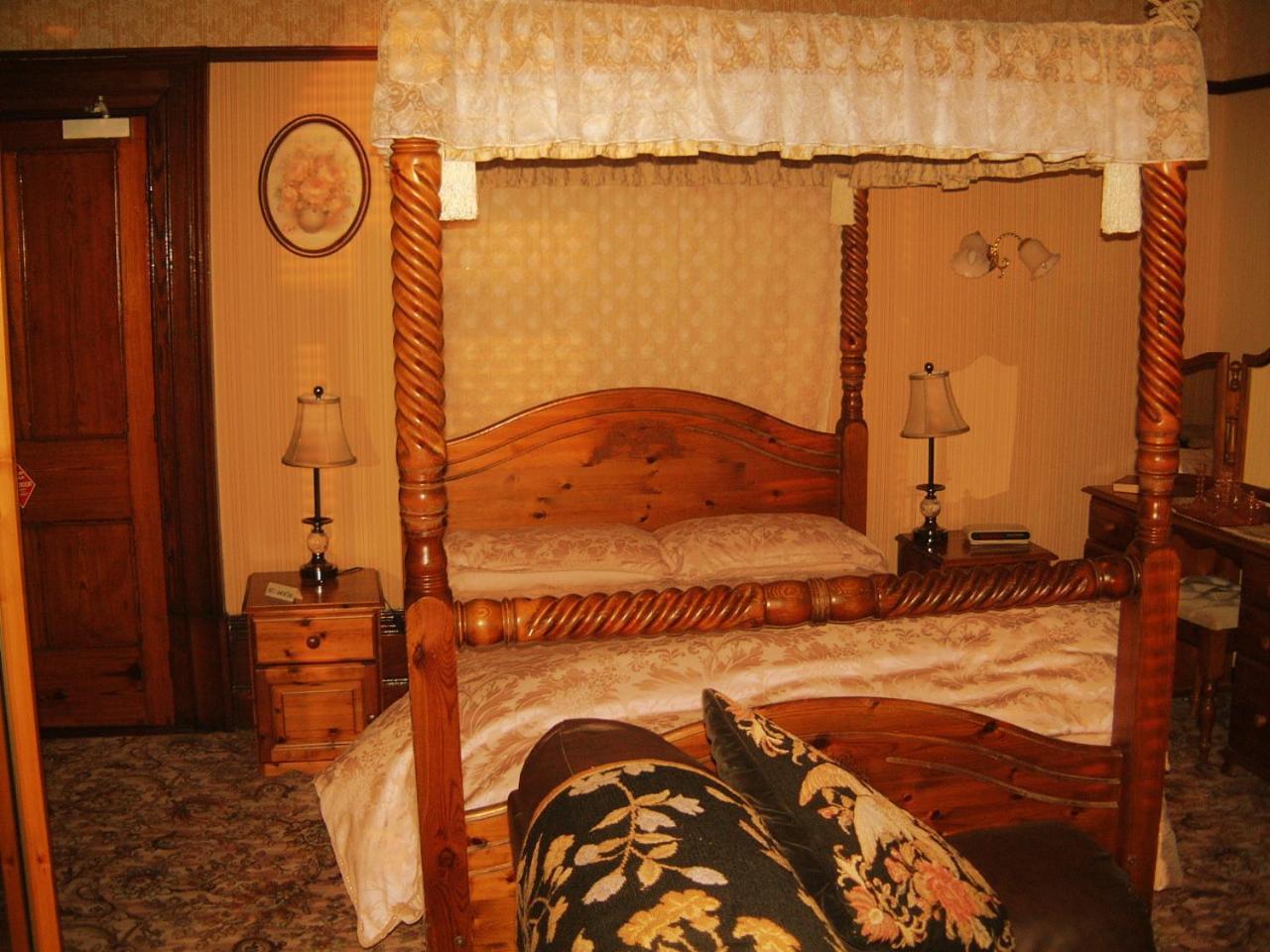 Manor House B And B Ларн Екстериор снимка